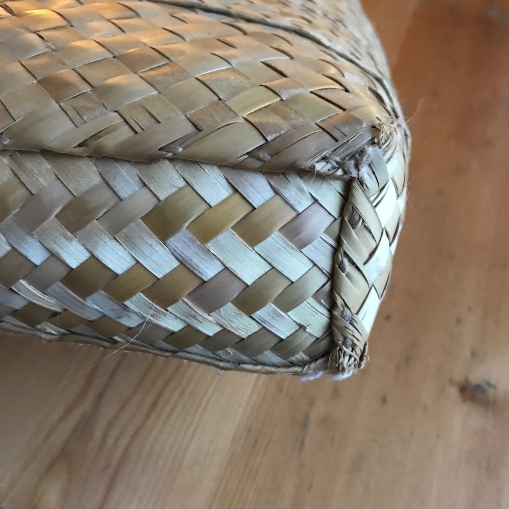 Basket weave tote 14”Wx12”Hx2”D - Picture 4 of 7